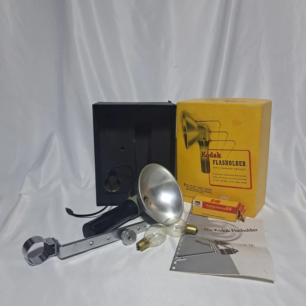 VTG Kodak FLASHOLDER w Standard‎ Bracket In Box Bulbs Expired Film UNTESTED